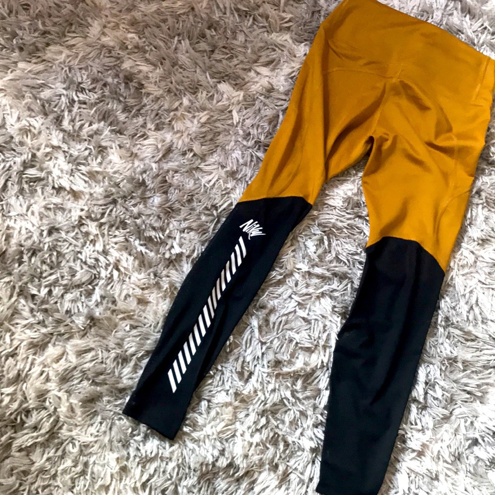 Nike - Picture 3 of 3
